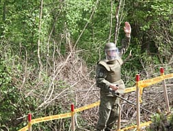 Gjendet një mjet i pashpërthyer në Gllarevë të Klinës, intervenon KFOR-i e FSK-ja Gjendet një mjet i pashpërthyer në Gllarevë të Klinës, intervenon KFOR-i e FSK-ja
