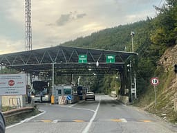 I gjendet sprej lotsjellës në pikën kufitare në Bërnjak, shteasi i Serbisë shoqërohet në polici I gjendet sprej lotsjellës në pikën kufitare në Bërnjak, shteasi i Serbisë shoqërohet në polici