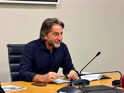 Isa Mustafa e kritikon punën e Përparim Ramës: Këta që po eksperimentojnë, mund t’i mbledhin plaçkat për Londër Isa Mustafa e kritikon punën e Përparim Ramës: Këta që po eksperimentojnë, mund t’i mbledhin plaçkat për Londër