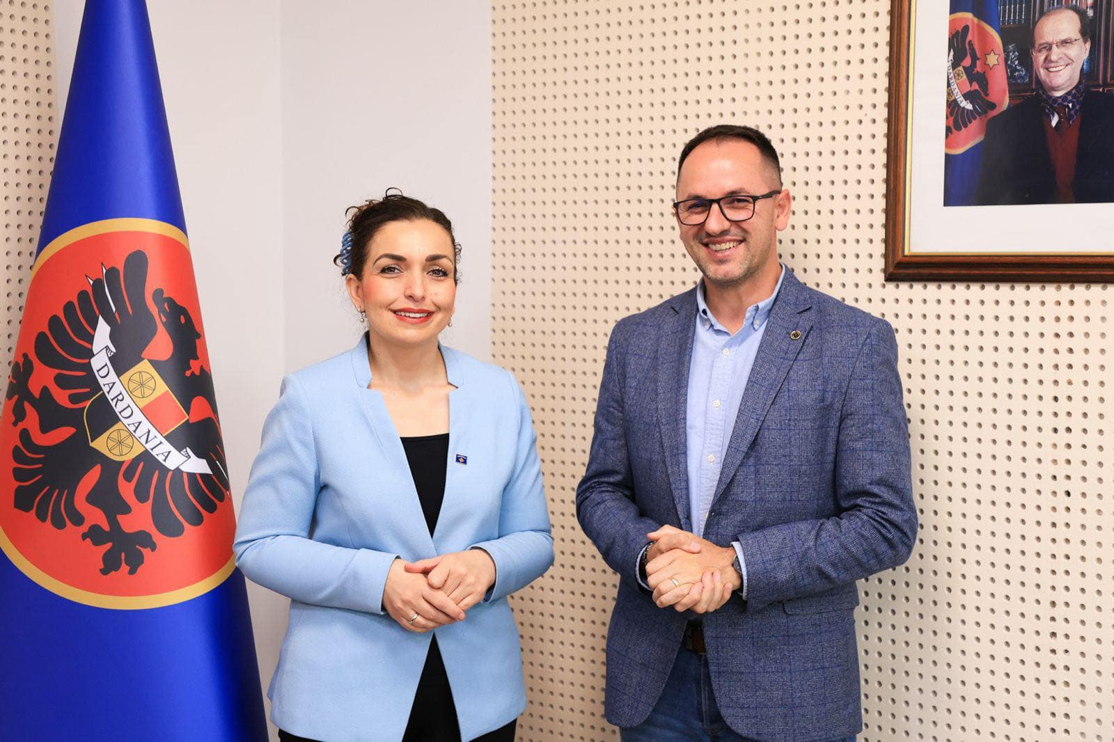 Besim Kodra i bashkangjitet rrugëtimit politik të Vjosa Osmanit Besim Kodra i bashkangjitet rrugëtimit politik të Vjosa Osmanit