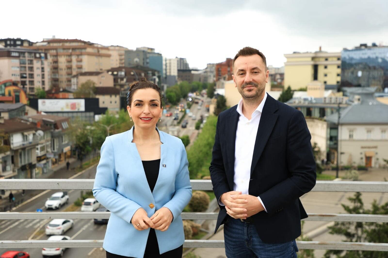 Vjosa Osmani prezanton Visar Xanin: Shërbimin publik e sheh si detyrim ndaj qytetarëve Vjosa Osmani prezanton Visar Xanin: Shërbimin publik e sheh si detyrim ndaj qytetarëve