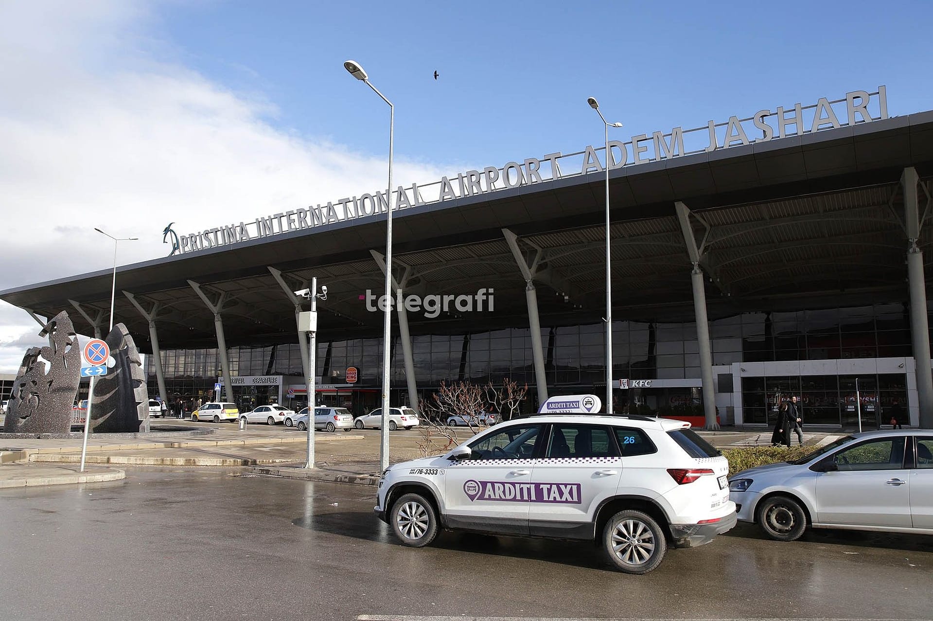 Ishin në kërkim, arrestohen dy persona në aeroportin “Adem Jashari” Ishin në kërkim, arrestohen dy persona në aeroportin “Adem Jashari”