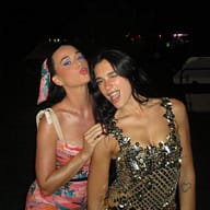 “Katy Perry na çoi në Hënë”, Dua Lipa shkruan për natën e parë të Sunny Hill “Katy Perry na çoi në Hënë”, Dua Lipa shkruan për natën e parë të Sunny Hill